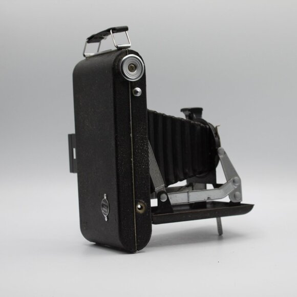 Vintage Kodak Voigtlander 1930 Camera - Picture 4 of 7